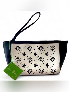 👀Vera Bradley Wristlet